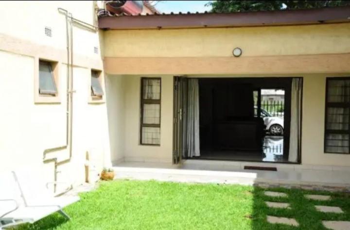 Pillacol Guest House Victoria Falls Exterior photo