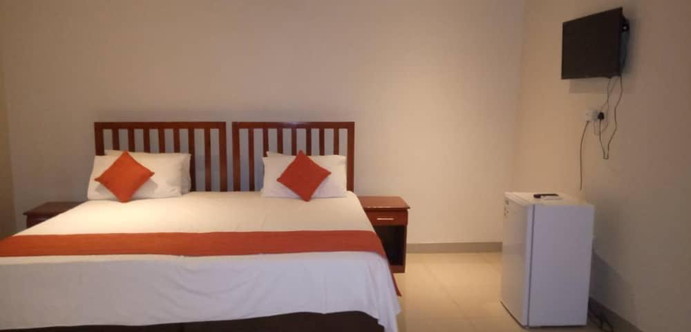 Pillacol Guest House Victoria Falls Exterior photo