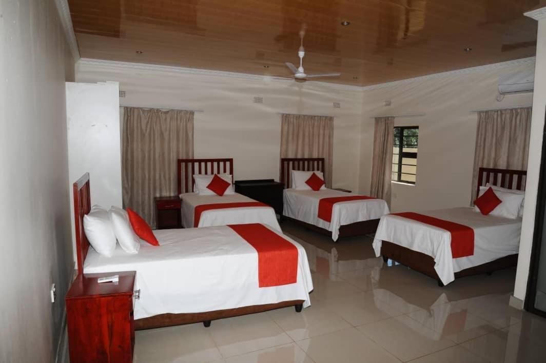 Pillacol Guest House Victoria Falls Exterior photo